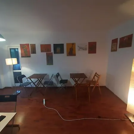 Canera In Apartament Central, Timpuri Noi *