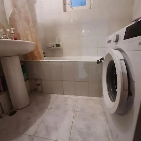 Canera In Apartament Central, Timpuri Noi