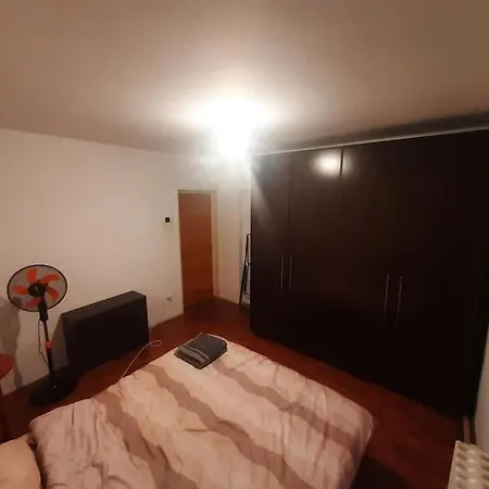 Canera In Apartament Central, Timpuri Noi Apartment